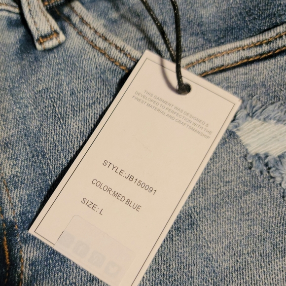 Judy Blue serape patch destroyed shorts - Picture 4 of 5